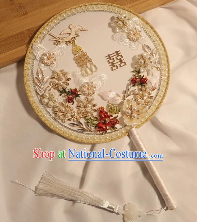 China Traditional Wedding Shell Flowers Circular Fan Classical Dance Silk Fan Handmade Bride Lace Butterfly Palace Fan