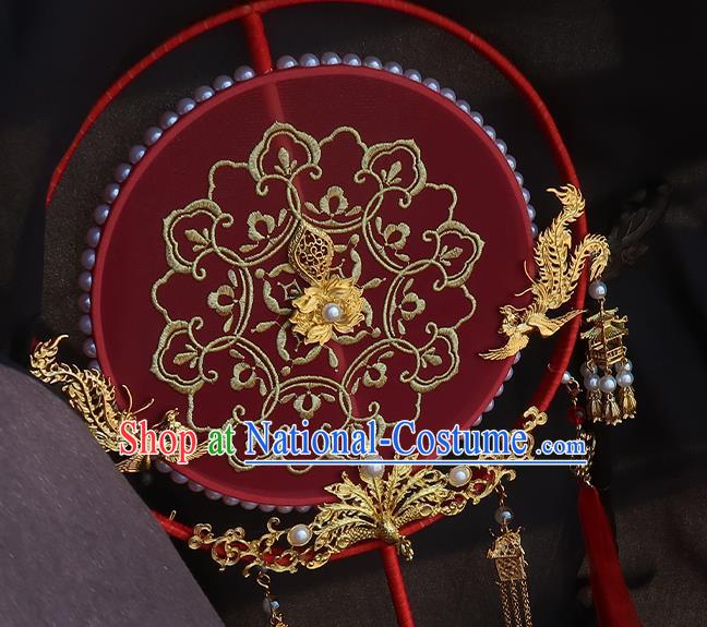 China Traditional Wedding Pearls Red Silk Fan Classical Hanfu Embroidered Fan Handmade Golden Phoenix Palace Fan