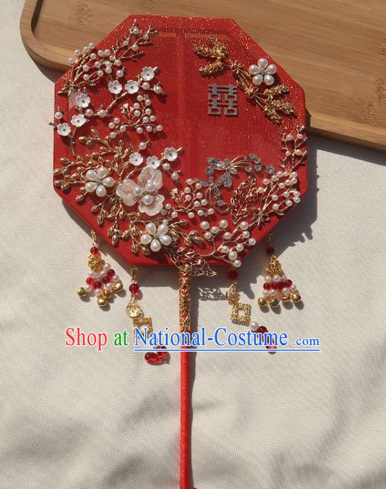 China Classical Dance Golden Bells Tassel Fan Handmade Bride Red Palace Fan Traditional Wedding Shell Flowers Fan