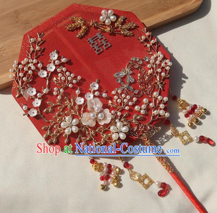 China Classical Dance Golden Bells Tassel Fan Handmade Bride Red Palace Fan Traditional Wedding Shell Flowers Fan