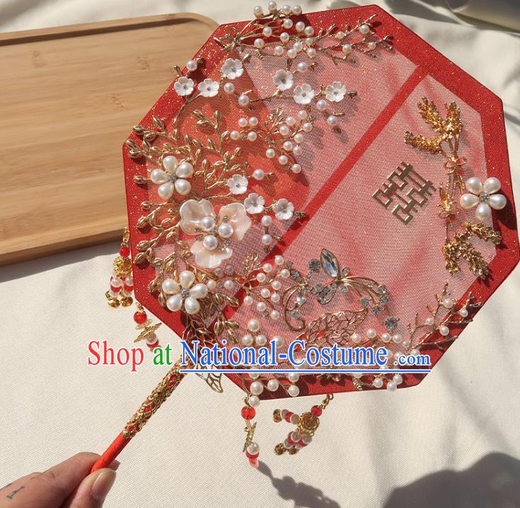 China Classical Dance Golden Bells Tassel Fan Handmade Bride Red Palace Fan Traditional Wedding Shell Flowers Fan