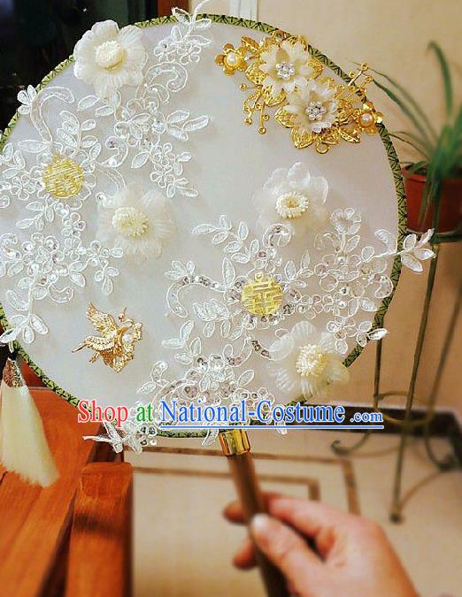 China Traditional Xiuhe Suit Silk Fan Wedding Bride Lace Flowers Palace Fan Handmade White Tassel Circular Fan