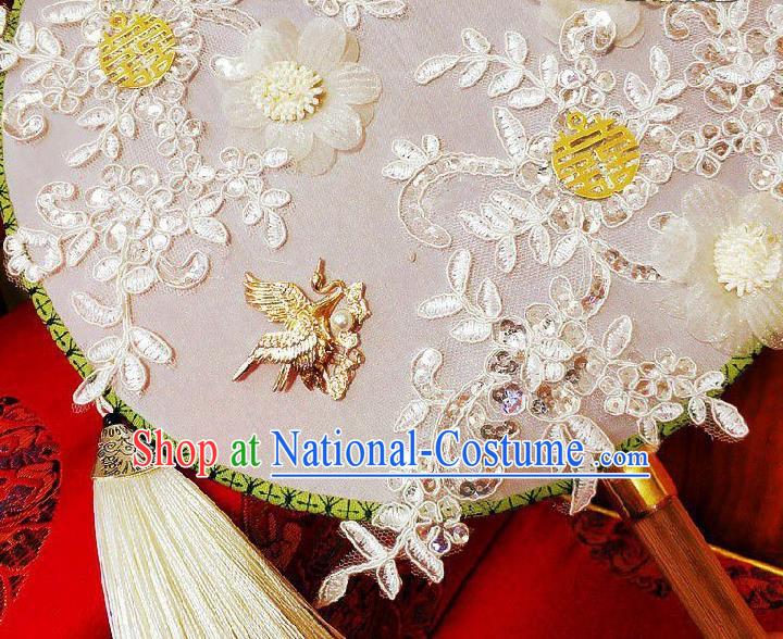 China Traditional Xiuhe Suit Silk Fan Wedding Bride Lace Flowers Palace Fan Handmade White Tassel Circular Fan