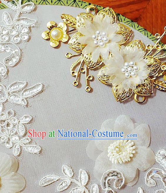 China Traditional Xiuhe Suit Silk Fan Wedding Bride Lace Flowers Palace Fan Handmade White Tassel Circular Fan