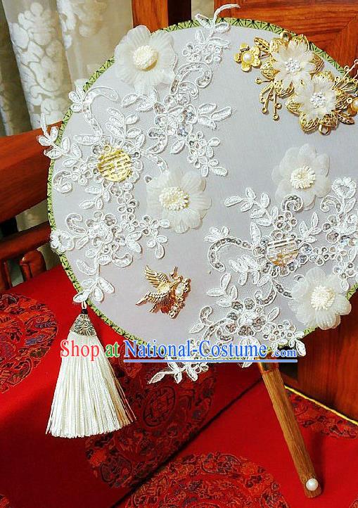 China Traditional Xiuhe Suit Silk Fan Wedding Bride Lace Flowers Palace Fan Handmade White Tassel Circular Fan