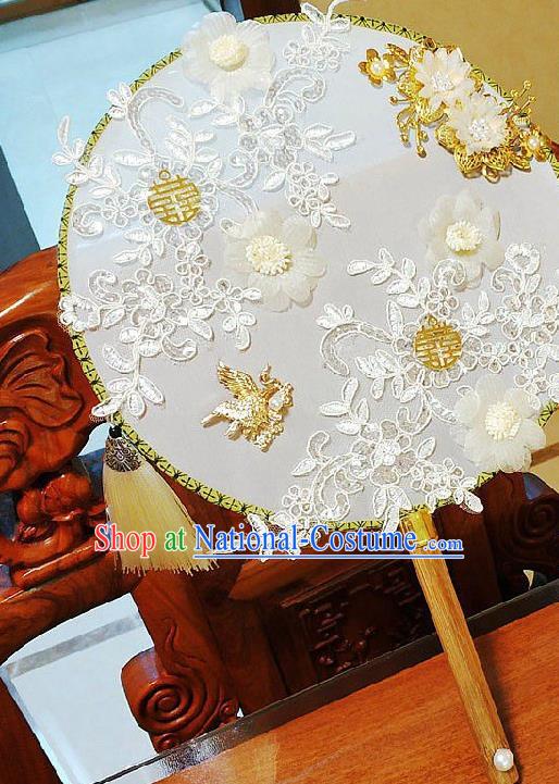 China Traditional Xiuhe Suit Silk Fan Wedding Bride Lace Flowers Palace Fan Handmade White Tassel Circular Fan