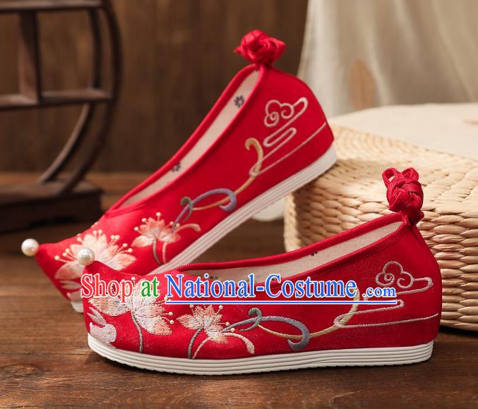 China Traditional Red Cloth Shoes Embroidered Shoes Handmade Hanfu Shoes National Wedding Shoes