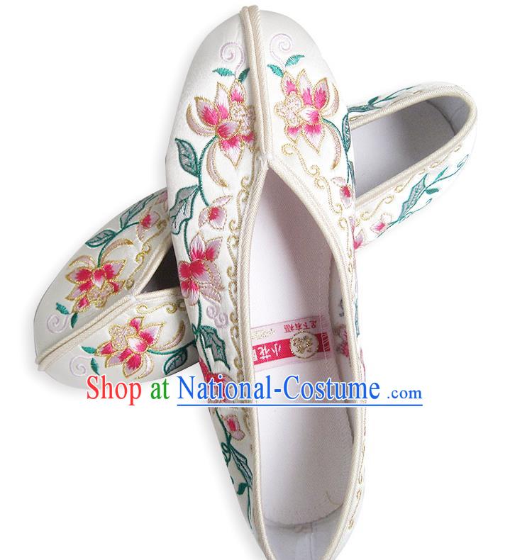 China Traditional White Satin Shoes Embroidered Flowers Shoes National Shoes