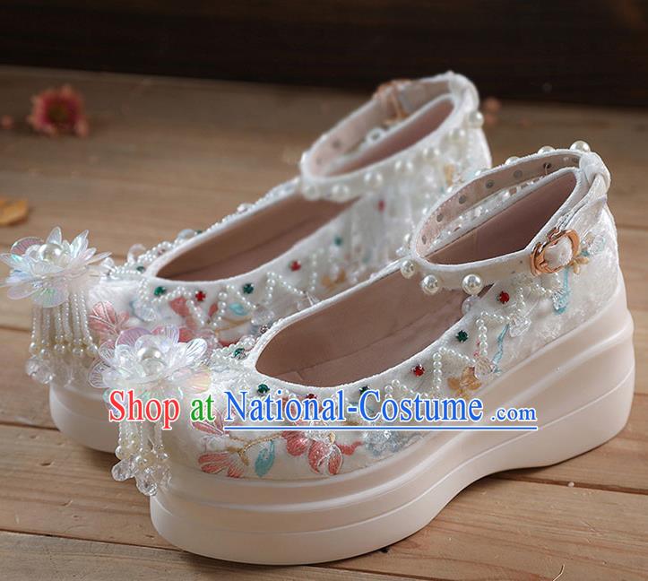 China Traditional Hanfu Beads Tassel Shoes Embroidered Flowers Platform Shoes White Velvet Shoes