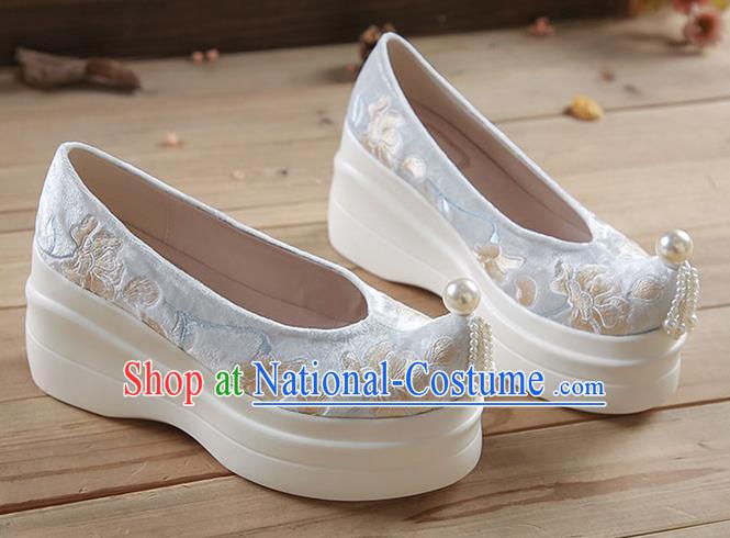 China White Velvet Shoes Traditional Hanfu Pearls Tassel Shoes Embroidered Flowers Platform Shoes