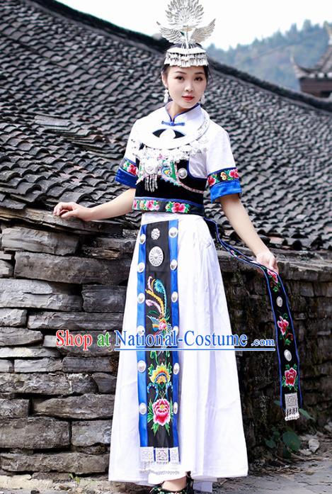 Chinese Hmong Ethnic Female Folk Dance White Outfits Miao Nationality Stage Show Clothing and Silver Hair Accessories