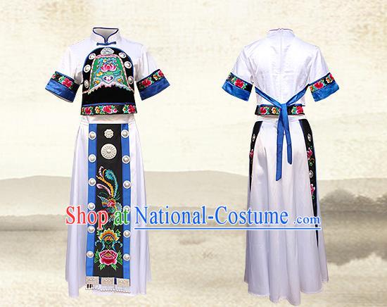 Chinese Hmong Ethnic Female Folk Dance White Outfits Miao Nationality Stage Show Clothing and Silver Hair Accessories