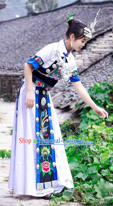 Chinese Hmong Ethnic Female Folk Dance White Outfits Miao Nationality Stage Show Clothing and Silver Hair Accessories