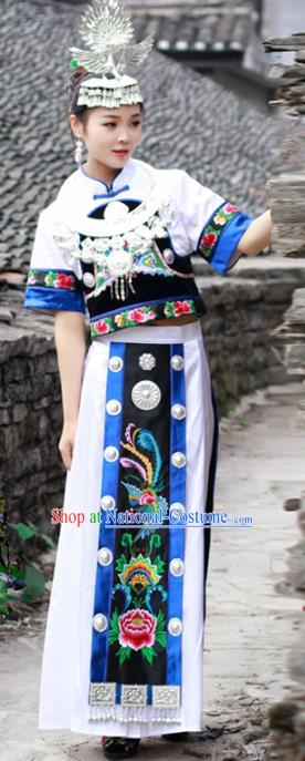 Chinese Hmong Ethnic Female Folk Dance White Outfits Miao Nationality Stage Show Clothing and Silver Hair Accessories