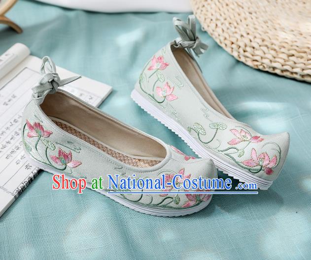 China Traditional Ming Dynasty Hanfu Shoes Handmade Princess Shoes National Embroidered Lotus Light Green Cloth Shoes