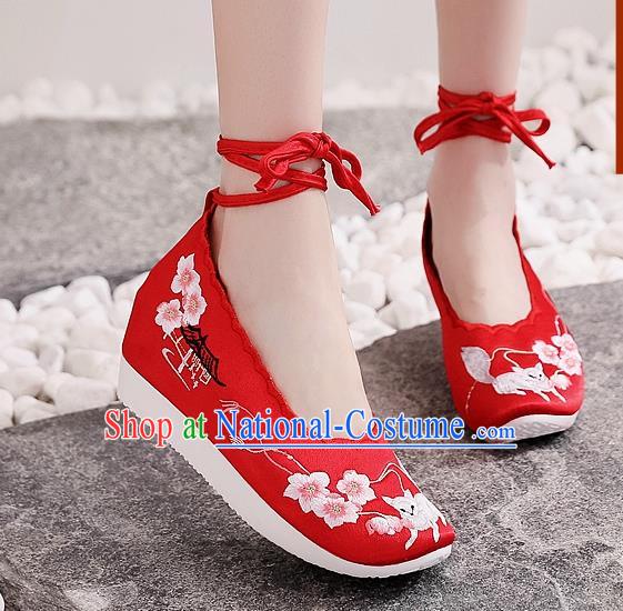 China Traditional Tang Dynasty Princess Shoes Embroidered Plum Blossom Shoes National Wedding Red Cloth Shoes