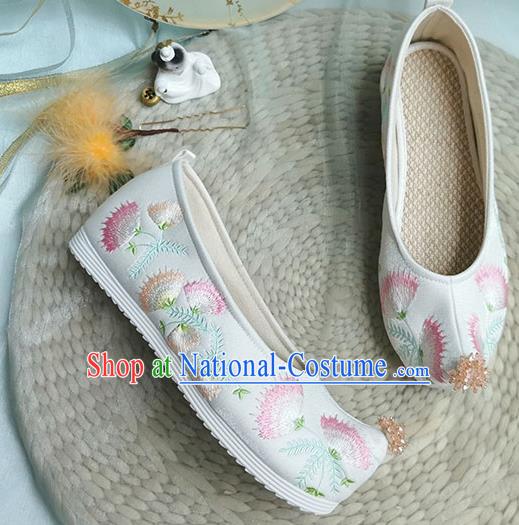 China Ancient Hanfu Shoes Classical White Embroidered Shoes Traditional Ming Dynasty Palace Lady Shoes