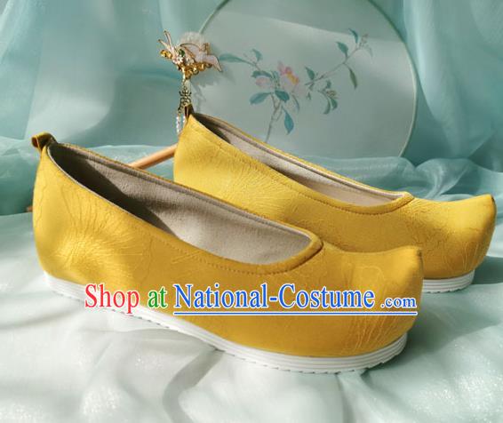 China Ancient Taoist Nun Shoes Classical Yellow Cloth Shoes Traditional Ming Dynasty Hanfu Shoes