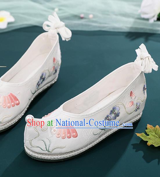 China Traditional White Cloth Hanfu Shoes Ancient Ming Dynasty Princess Shoes Embroidered Butterfly Shoes