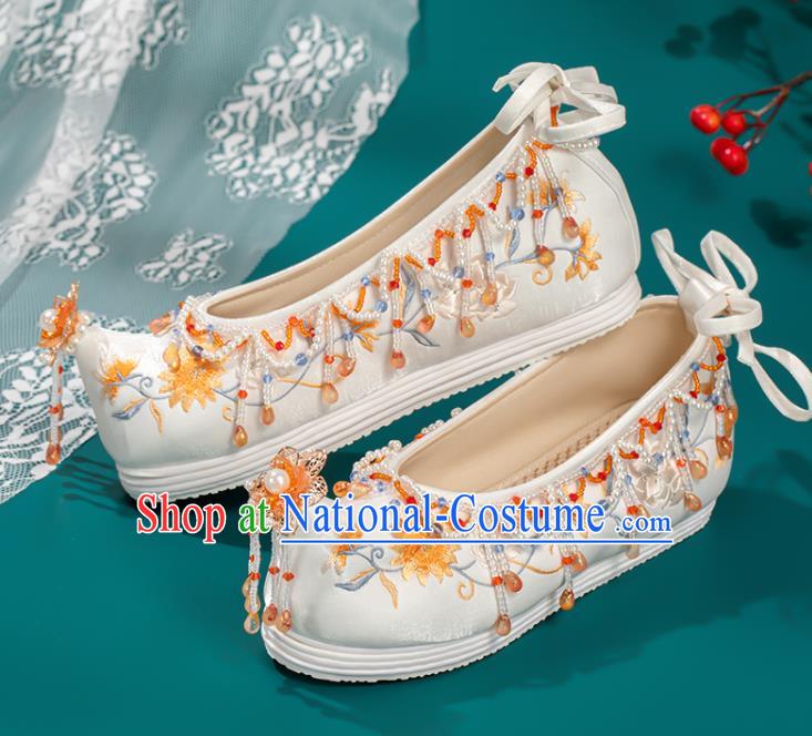 China Handmade Ming Dynasty Embroidered Bow Shoes Ancient Princess Beads Tassel Shoes Traditional Hanfu White Satin Shoes