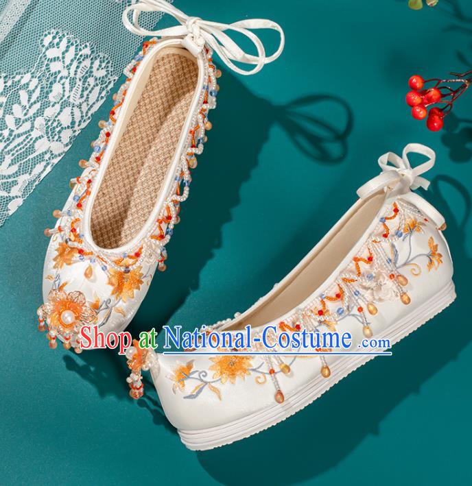 China Handmade Ming Dynasty Embroidered Bow Shoes Ancient Princess Beads Tassel Shoes Traditional Hanfu White Satin Shoes