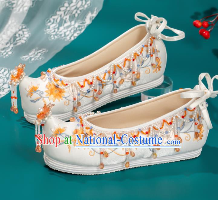 China Handmade Ming Dynasty Embroidered Bow Shoes Ancient Princess Beads Tassel Shoes Traditional Hanfu White Satin Shoes