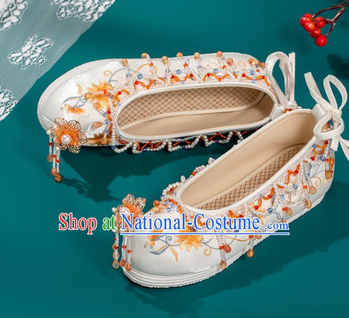 China Handmade Ming Dynasty Embroidered Bow Shoes Ancient Princess Beads Tassel Shoes Traditional Hanfu White Satin Shoes