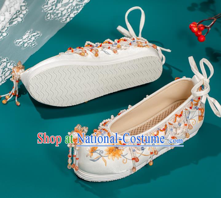 China Handmade Ming Dynasty Embroidered Bow Shoes Ancient Princess Beads Tassel Shoes Traditional Hanfu White Satin Shoes