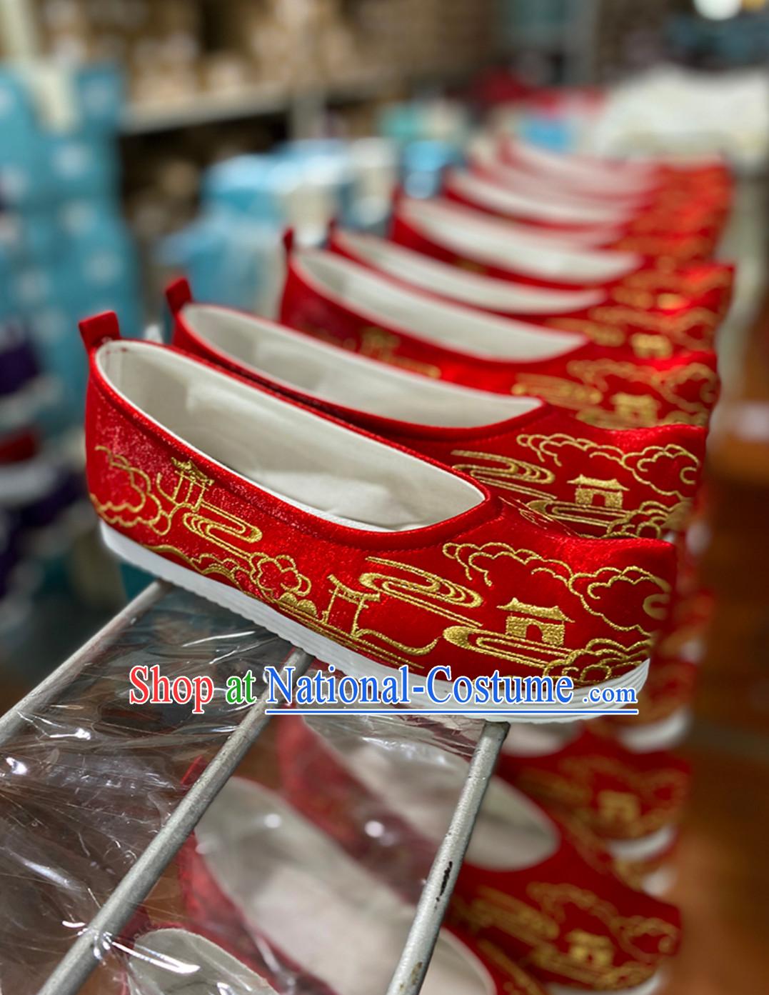 Chinese Traditional Handmade Embroidered Mountain and Deer Shoes