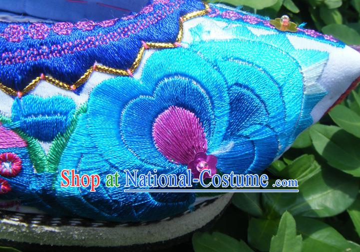 Chinese Traditional Yi Nationality Strong Cloth Soles Shoes Yunnan Ethnic Woman Shoes National Handmade Blue Satin Embroidered Shoes