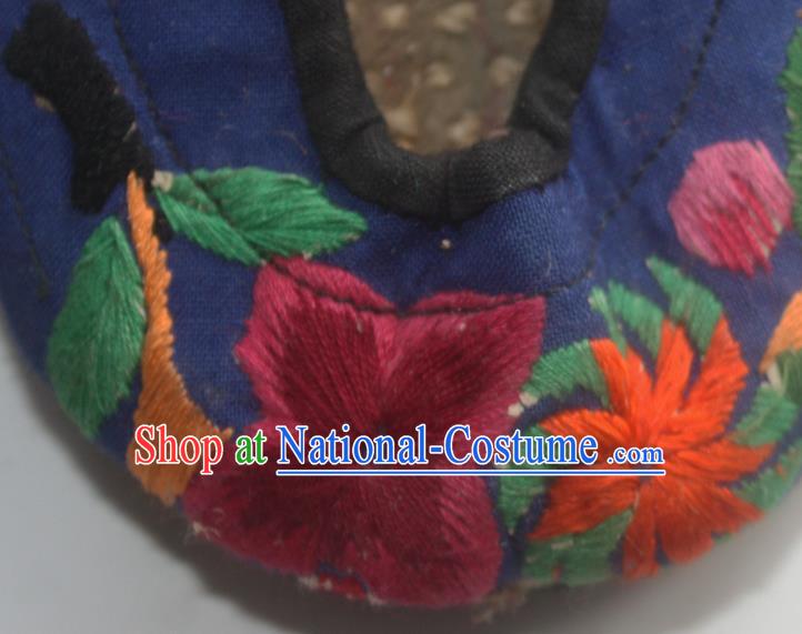 Chinese National Strong Cloth Soles Shoes Handmade Navy Flax Embroidered Shoes Traditional Yi Nationality Yunnan Ethnic Woman Shoes