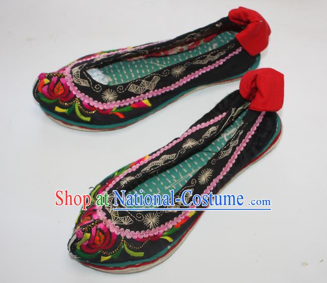 Chinese Traditional Yunnan Yi Nationality Woman Shoes National Ethnic Strong Cloth Soles Shoes Handmade Black Satin Embroidered Shoes