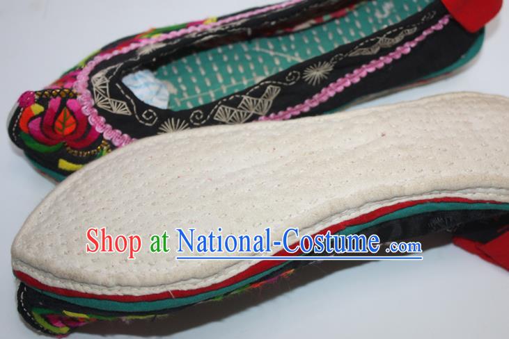 Chinese Traditional Yunnan Yi Nationality Woman Shoes National Ethnic Strong Cloth Soles Shoes Handmade Black Satin Embroidered Shoes