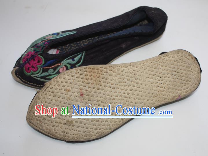 Chinese Handmade Black Embroidered Shoes Traditional Yunnan Yi Nationality Woman Shoes National Ethnic Strong Cloth Soles Shoes