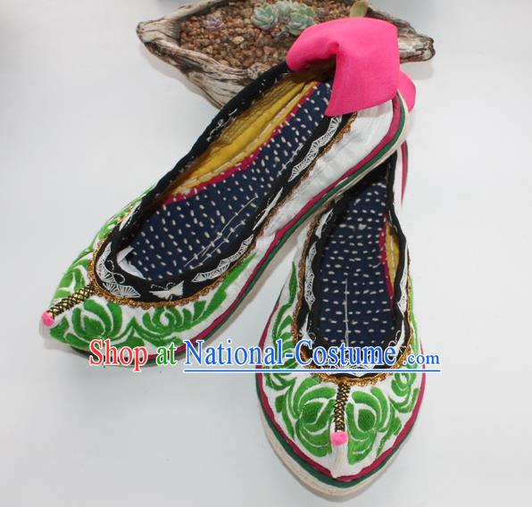 Chinese Traditional Yi Nationality Shoes National Strong Cloth Soles Shoes Ethnic Woman Shoes Handmade White Satin Embroidered Shoes