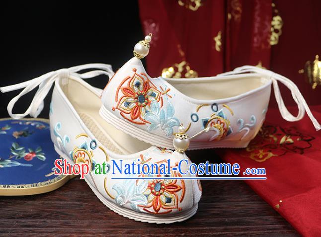 Chinese Traditional Hanfu Shoes Ancient Princess Shoes Ming Dynasty Embroidered Shoes White Cloth Shoes