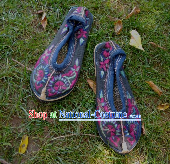 Chinese National Woman Cloth Shoes Traditional Folk Dance Shoes Yunnan Ethnic Shoes Black Embroidered Shoes