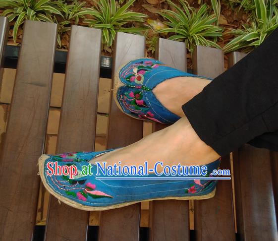 Chinese National Blue Satin Shoes Traditional Yi Nationality Folk Dance Shoes Yunnan Ethnic Woman Shoes Embroidered Shoes