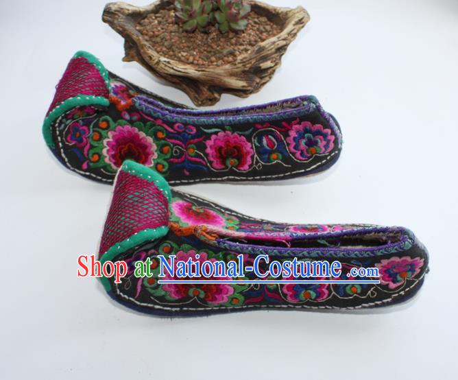 Chinese Handmade Shui Nationality Female Shoes Yunnan Ethnic Shoes Traditional Court Embroidered Shoes