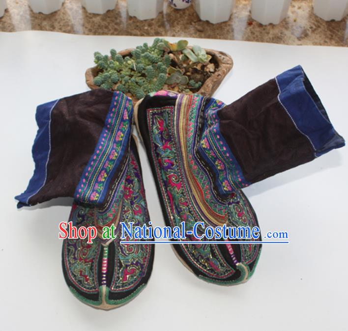 China Yunnan Black Full Embroidered Boots Handmade Yi Nationality Stage Performance Shoes