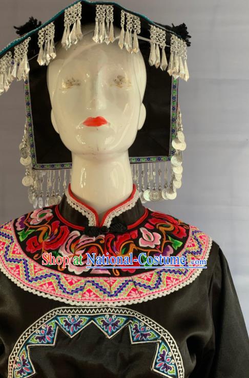 Chinese Guizhou Ethnic Garment Woman Costume Bouyei Nationality Clothing Puyi Minority Folk Dance Black Dress Uniforms and Headwear