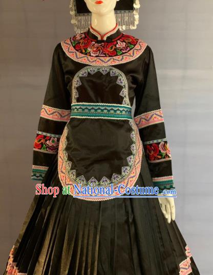 Chinese Guizhou Ethnic Garment Woman Costume Bouyei Nationality Clothing Puyi Minority Folk Dance Black Dress Uniforms and Headwear