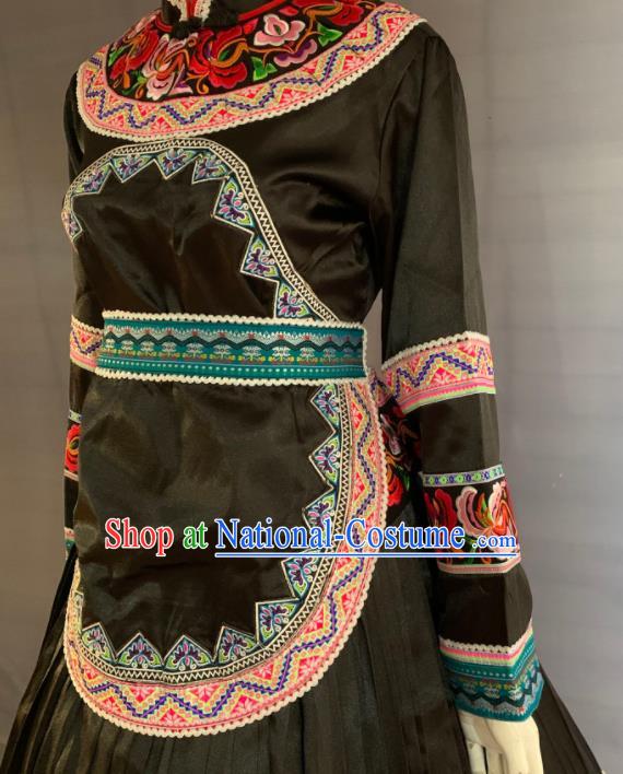 Chinese Guizhou Ethnic Garment Woman Costume Bouyei Nationality Clothing Puyi Minority Folk Dance Black Dress Uniforms and Headwear