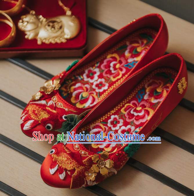 China Handmade Bride Shoes Xiuhe Suit Shoes Wedding Red Satin Shoes Embroidered Goldfish Shoes