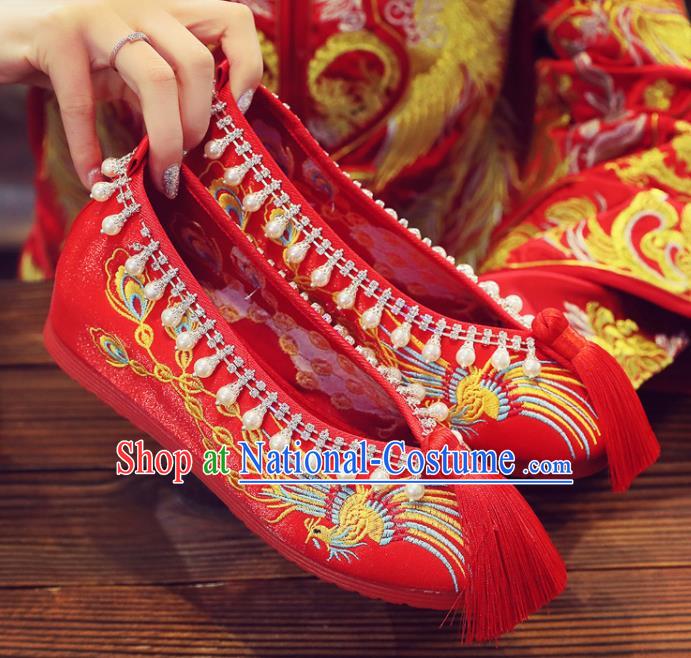 China Embroidered Phoenix Shoes Handmade Bride Shoes Xiuhe Red Satin Shoes Pearls Wedding Shoes