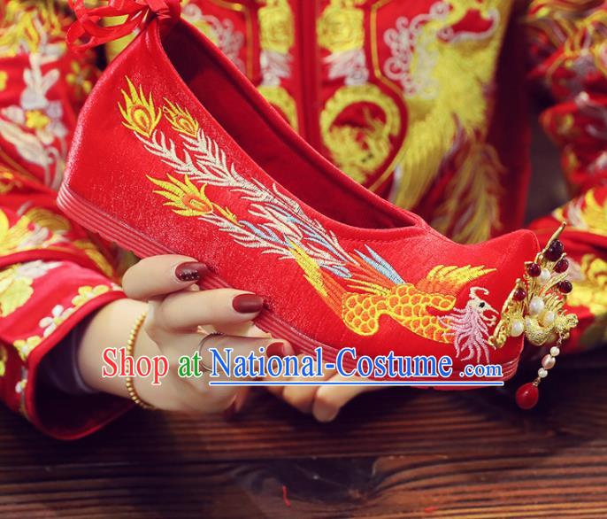 China XiuHe Red Satin Shoes Hanfu Shoes Classical Wedding Shoes Embroidered Shoes Handmade Golden Phoenix Bride Shoes