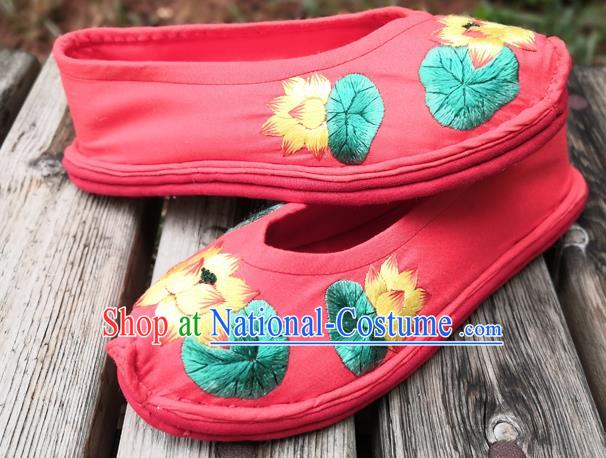 Handmade China National Woman Strong Cloth Shoes Yunnan Ethnic Folk Dance Shoes Wedding Bride Red Embroidered Lotus Shoes