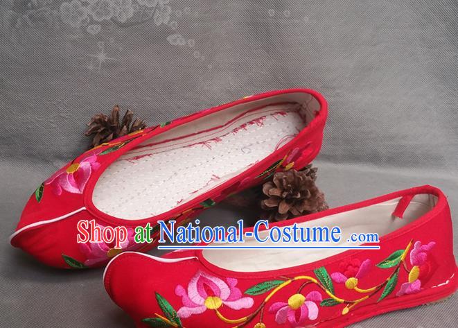 Handmade China Ethnic Dance Shoes National Woman Red Cloth Shoes Yunnan Embroidered Shoes Wedding Bride Hanfu Shoes