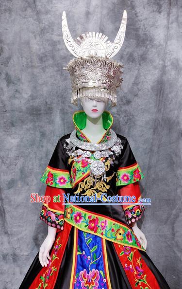 Yunnan Miao Ethnic Costumes Show Costumes